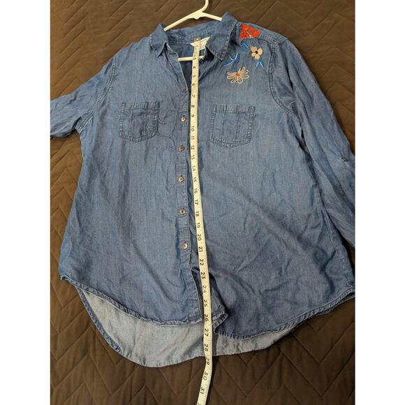 Chambray blouse w/metallic buttons, roll tab sleeves & floral embroidery Large - Picture 9 of 9